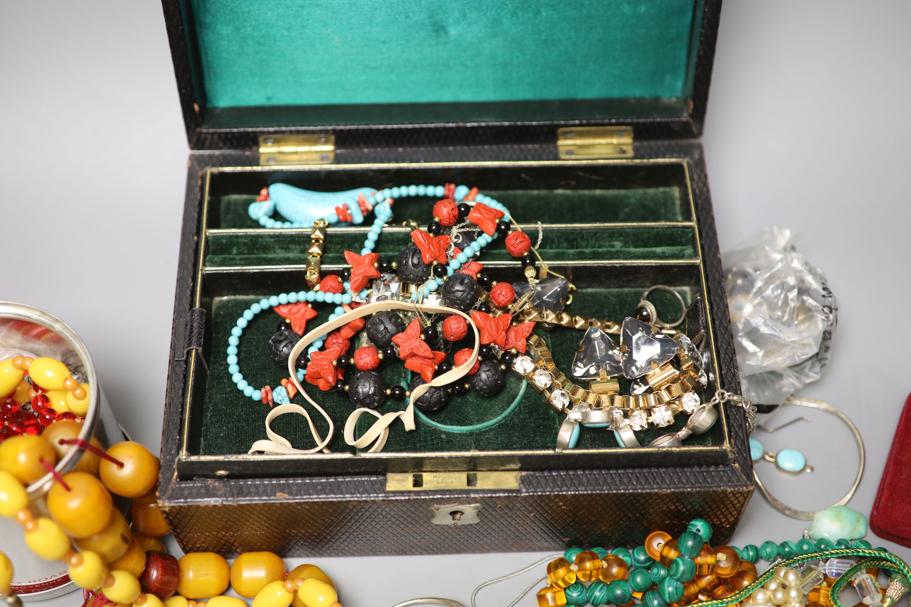 A mixed quantity of assorted mainly costume jewelley including amber necklace, malachite necklace, 925 and turquoise bracelet etc.